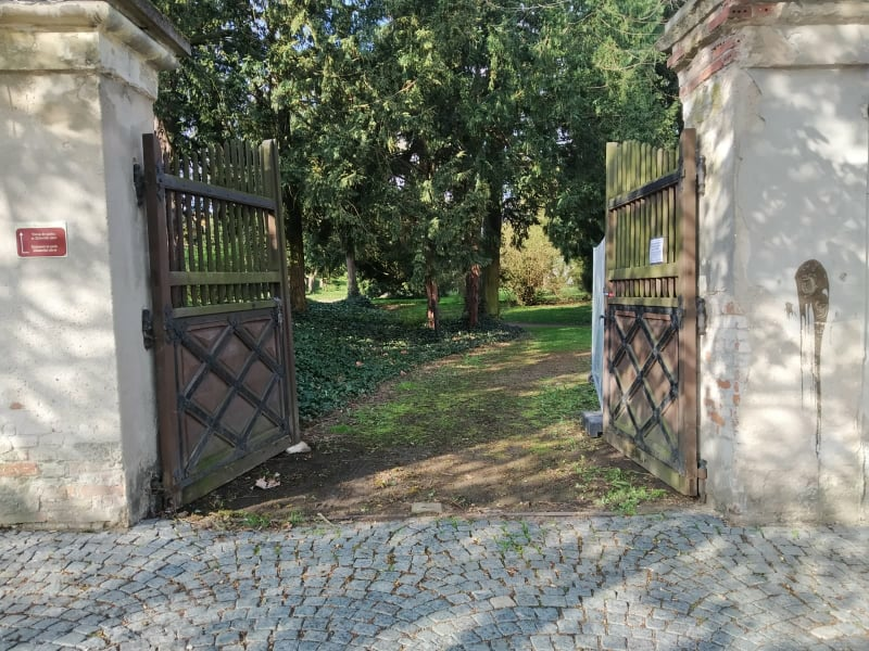 Brána do parku z Kupkova nám.