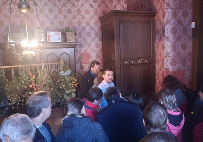 © Seeing of the Rooms Outside the Guided Tours