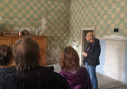© Seeing of the Rooms Outside the Guided Tours