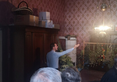 © Seeing of the Rooms Outside the Guided Tours
