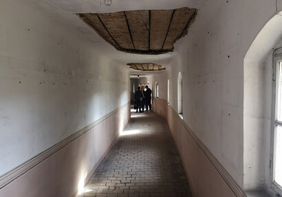© Seeing of the Rooms Outside the Guided Tours